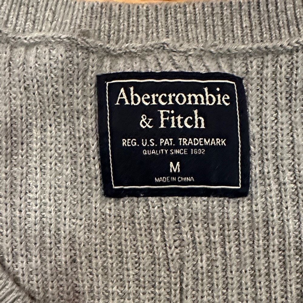 Abercrombie & Fitch Gray V-Neck Women's Sweater - Picture 2 of 3